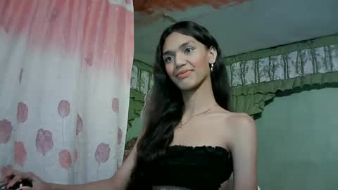 Snapshot of beautyhotasia123 chatting on 01/01/25, 05:00 beautyhotasia123 online show from 01/01/25, 05:00