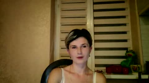 Snapshot of beautyksenia chatting on 11/21/25, 08:18 BeautyKsenia online show from 11/21/25, 08:18