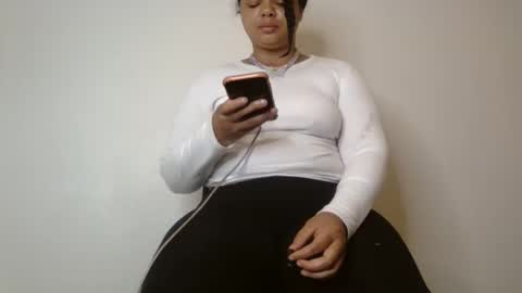 Snapshot of beautyloves chatting on 09/19/25, 11:22 Beauty online show from 09/19/25, 11:22