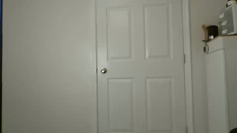 Snapshot of beautyloves chatting on 10/24/25, 12:12 Beauty online show from 10/24/25, 12:12