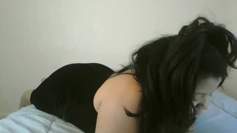 Snapshot of beautyloves chatting on 10/27/25, 06:23 Beauty online show from 10/27/25, 06:23