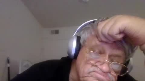 Snapshot of beautytomyeyes chatting on 11/04/25, 03:27 beautytomyeyes online show from 11/04/25, 03:27