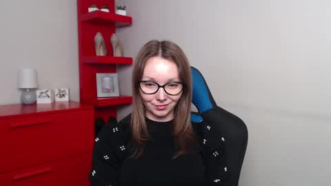 Snapshot of beautyzoexx chatting on 12/16/24, 10:29 Zoe online show from 12/16/24, 10:29