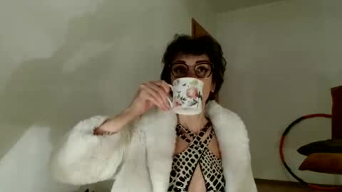 Raluca online show from 02/25/26, 06:17