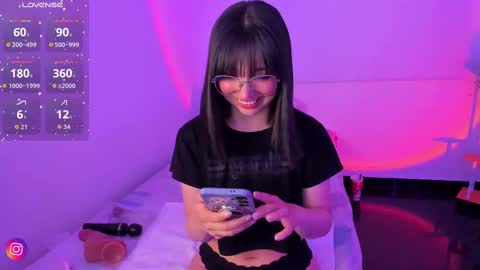 Snapshot of becca_be_ chatting on 11/06/25, 03:07 Becca is here online show from 11/06/25, 03:07