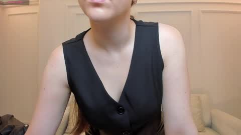 Snapshot of beccabaxter chatting on 04/19/26, 12:04 Am Becca online show from 04/19/26, 12:04
