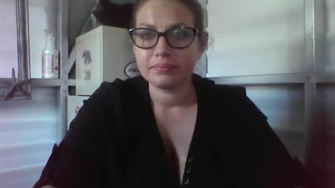 beccabee37 online show from 02/16/26, 05:42