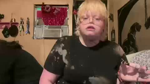 Snapshot of beccagreene9151514 chatting on 10/12/25, 02:32 JohnJaneQPublic online show from 10/12/25, 02:32