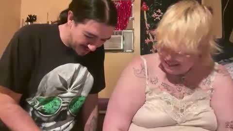 Snapshot of beccagreene9151514 chatting on 10/19/25, 03:07 JohnJaneQPublic online show from 10/19/25, 03:07