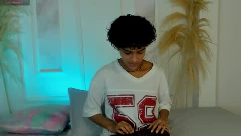 Snapshot of beckablue chatting on 02/25/26, 12:37 Beecckkkaaa online show from 02/25/26, 12:37