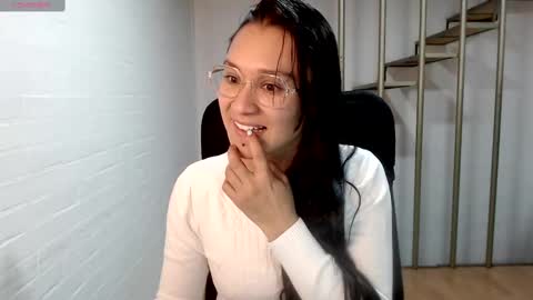 Snapshot of beckdymon chatting on 03/08/25, 04:12 Daniela online show from 03/08/25, 04:12