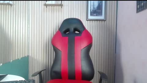 Snapshot of becker2_ chatting on 12/01/25, 11:10 becker2_ online show from 12/01/25, 11:10