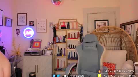 Snapshot of beckthetongue chatting on 12/03/25, 10:30 Beck the tongue online show from 12/03/25, 10:30