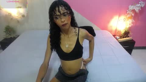 becky_lynch_102 online show from 11/17/25, 05:19