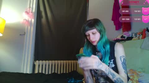 Snapshot of beckytheclown chatting on 06/04/26, 01:22 Beckytheclown online show from 06/04/26, 01:22