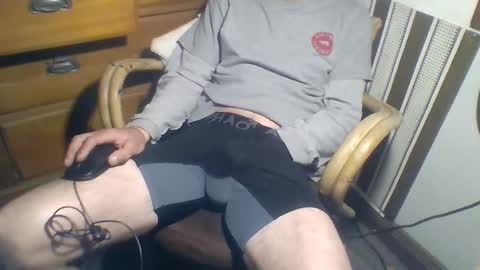 Snapshot of bedecar chatting on 11/12/25, 12:16 bedecar online show from 11/12/25, 12:16