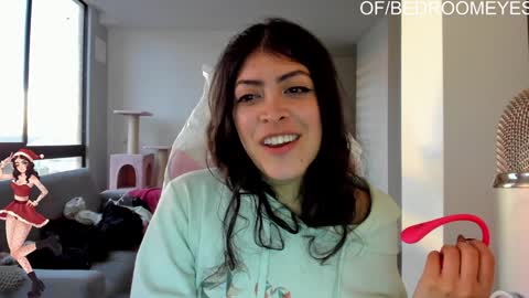 Snapshot of bedroomeyess chatting on 12/18/24, 10:46 Amber UwU IM MOVING AND IS CRAZY ILL BE BACK VERY SOON 3 MISS YA ALREADY online show from 12/18/24, 10:46