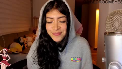 Snapshot of bedroomeyess chatting on 01/06/25, 04:15 Amber UwU IM MOVING AND IS CRAZY ILL BE BACK VERY SOON 3 MISS YA ALREADY online show from 01/06/25, 04:15