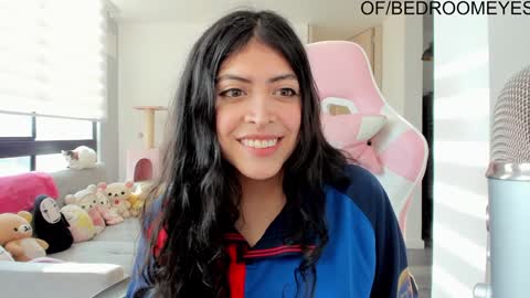 Snapshot of bedroomeyess chatting on 02/06/25, 09:28 Amber UwU IM MOVING AND IS CRAZY ILL BE BACK VERY SOON 3 MISS YA ALREADY online show from 02/06/25, 09:28