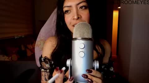 Snapshot of bedroomeyess chatting on 02/14/25, 04:04 Amber UwU IM MOVING AND IS CRAZY ILL BE BACK VERY SOON 3 MISS YA ALREADY online show from 02/14/25, 04:04