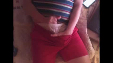 Snapshot of bedwetboy chatting on 12/26/24, 01:32 Bedwetboys online show from 12/26/24, 01:32