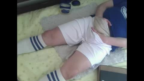 Snapshot of bedwetboy chatting on 01/12/25, 02:41 Bedwetboys online show from 01/12/25, 02:41