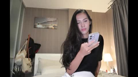 Snapshot of bee_thai chatting on 04/19/26, 02:27 bee_thai online show from 04/19/26, 02:27