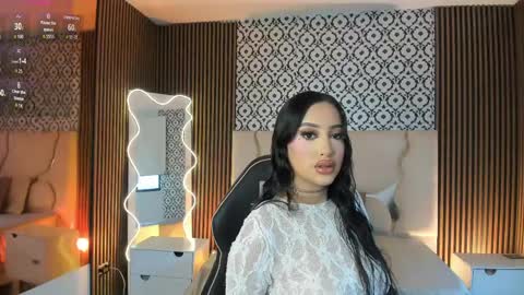 Snapshot of beella_tay1 chatting on 05/06/26, 11:37 BELLA online show from 05/06/26, 11:37