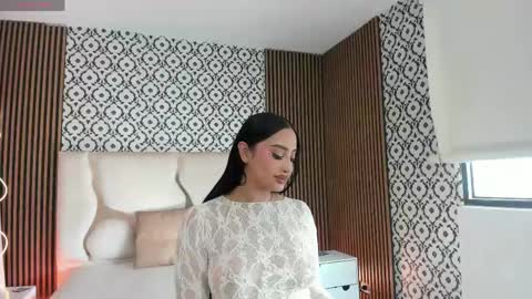 Snapshot of beella_tay1 chatting on 05/20/26, 12:22 BELLA online show from 05/20/26, 12:22