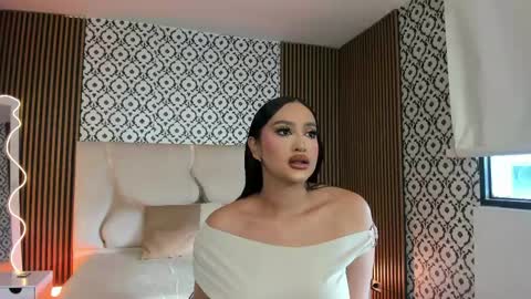 Snapshot of beella_tay1 chatting on 05/22/26, 12:00 BELLA online show from 05/22/26, 12:00