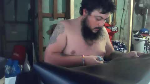 Snapshot of beenallover92 chatting on 12/22/25, 02:41 beenallover92 online show from 12/22/25, 02:41