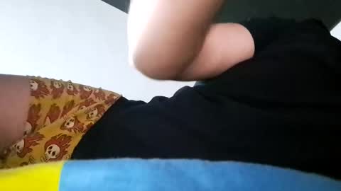 Snapshot of beenee3 chatting on 01/08/25, 12:05 beenee3 online show from 01/08/25, 12:05