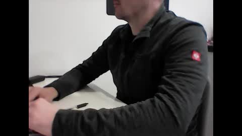 Snapshot of beenee3 chatting on 02/20/26, 06:59 beenee3 online show from 02/20/26, 06:59