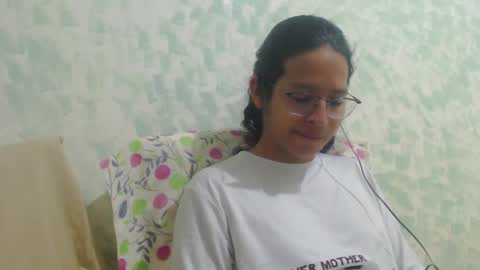 Snapshot of beentage chatting on 12/21/24, 07:03 Alex online show from 12/21/24, 07:03