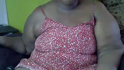 Snapshot of bekky_darling chatting on 03/02/25, 09:53 bekky_darling online show from 03/02/25, 09:53