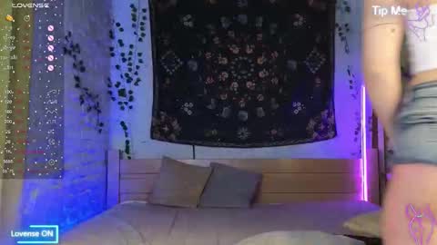 Snapshot of bekky_hammon chatting on 10/27/25, 03:21 Bekky online show from 10/27/25, 03:21