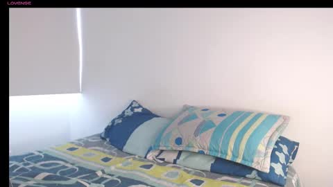 hadid online show from 09/29/25, 06:24