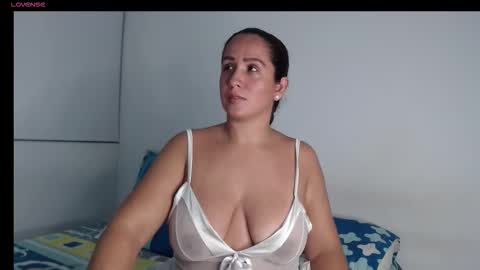 hadid online show from 10/02/25, 04:41