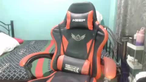 Snapshot of belalicious chatting on 11/13/25, 11:25 Tezza online show from 11/13/25, 11:25