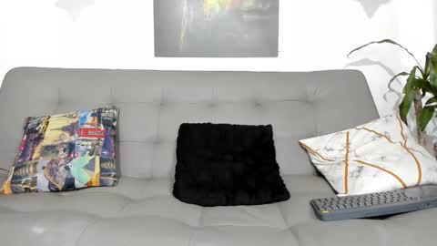 independent model online show from 03/04/25, 04:52