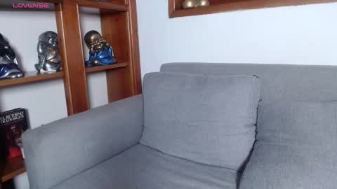 independent model online show from 03/19/26, 12:36