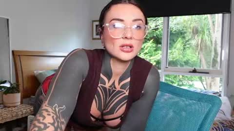 Snapshot of belen_osqura chatting on 06/17/26, 05:32 Alt Aussie online show from 06/17/26, 05:32