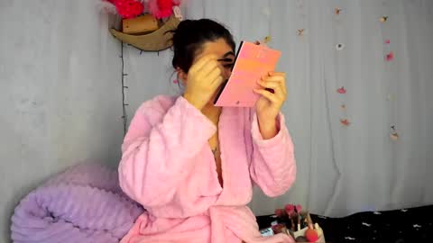 modelo independiente online show from 10/13/25, 06:08