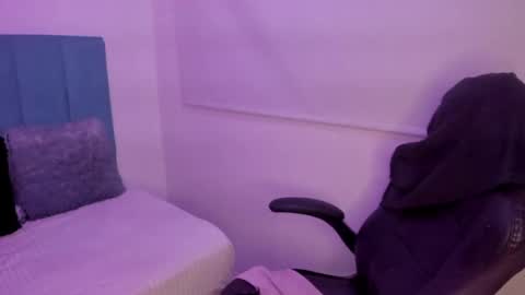 Bella online show from 09/26/25, 04:00