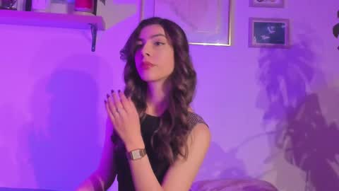 Snapshot of belindareyes chatting on 09/21/25, 02:35 Bel online show from 09/21/25, 02:35