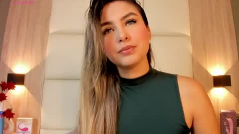 Snapshot of bella1207 chatting on 07/11/26, 12:30 Bella cam online show from 07/11/26, 12:30