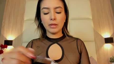 Snapshot of bella1207 chatting on 07/12/26, 12:18 Bella cam online show from 07/12/26, 12:18