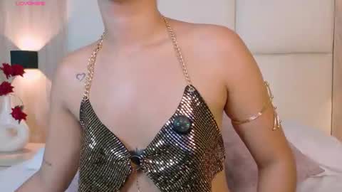 Snapshot of bella1207 chatting on 07/18/26, 01:04 Bella cam online show from 07/18/26, 01:04
