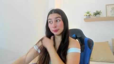 Snapshot of bella_99x chatting on 06/12/26, 11:42 Bel 3 online show from 06/12/26, 11:42