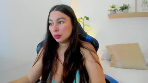 Snapshot of bella_99x chatting on 06/22/26, 01:19 Bel 3 online show from 06/22/26, 01:19